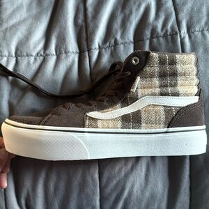 Woman’s vans high top sneaker